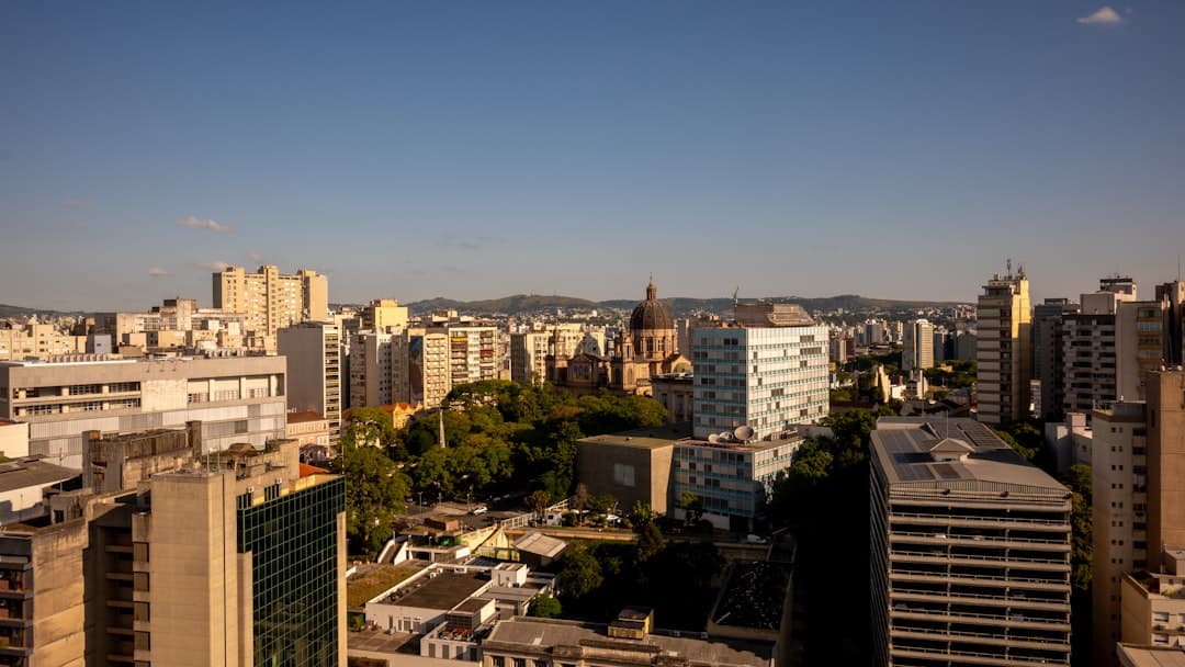 Porto Alegre vista urbana — Guarujá tem 7 crimes graves contra 419 no Centro Histórico, diferença de 60 vezes
