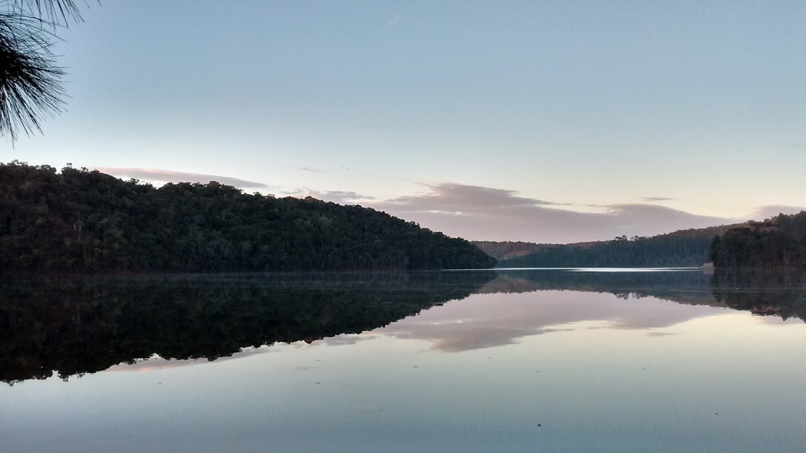 Represa em Juquitiba (SP), na região da Serra do Mar.