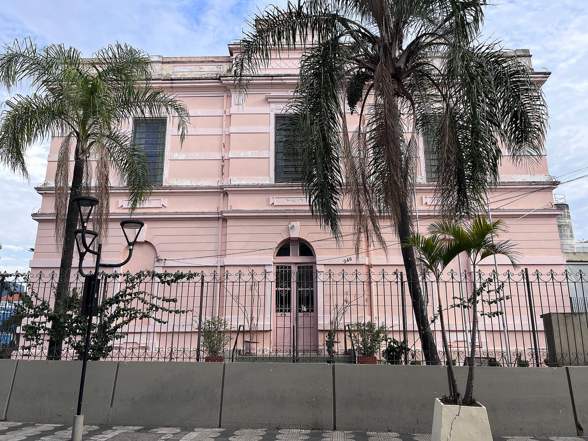 Casarão histórico da Escola Estadual Coronel Almeida, no centro de Mogi das Cruzes (SP).